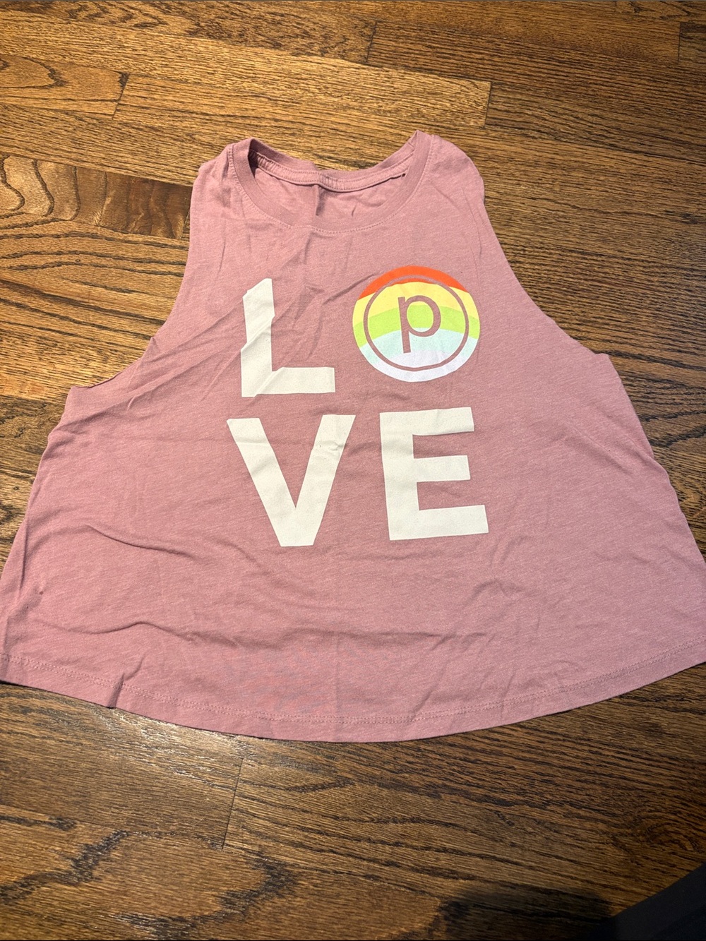 Pure barre LOVE circle P cropped tank